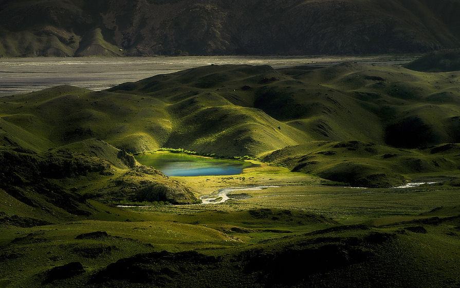 Paisaje del lago en las colinas de oro Landscapes wallpaper hd of