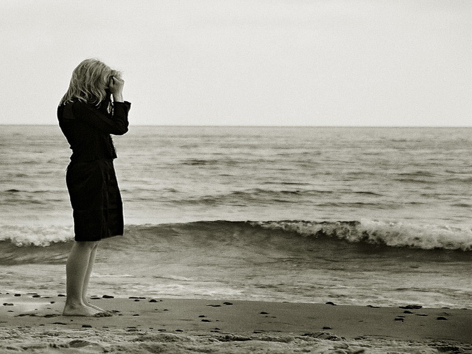 Грустью море не. Грустные фото. Это грусть. Девушка уходит. Море грусть.
