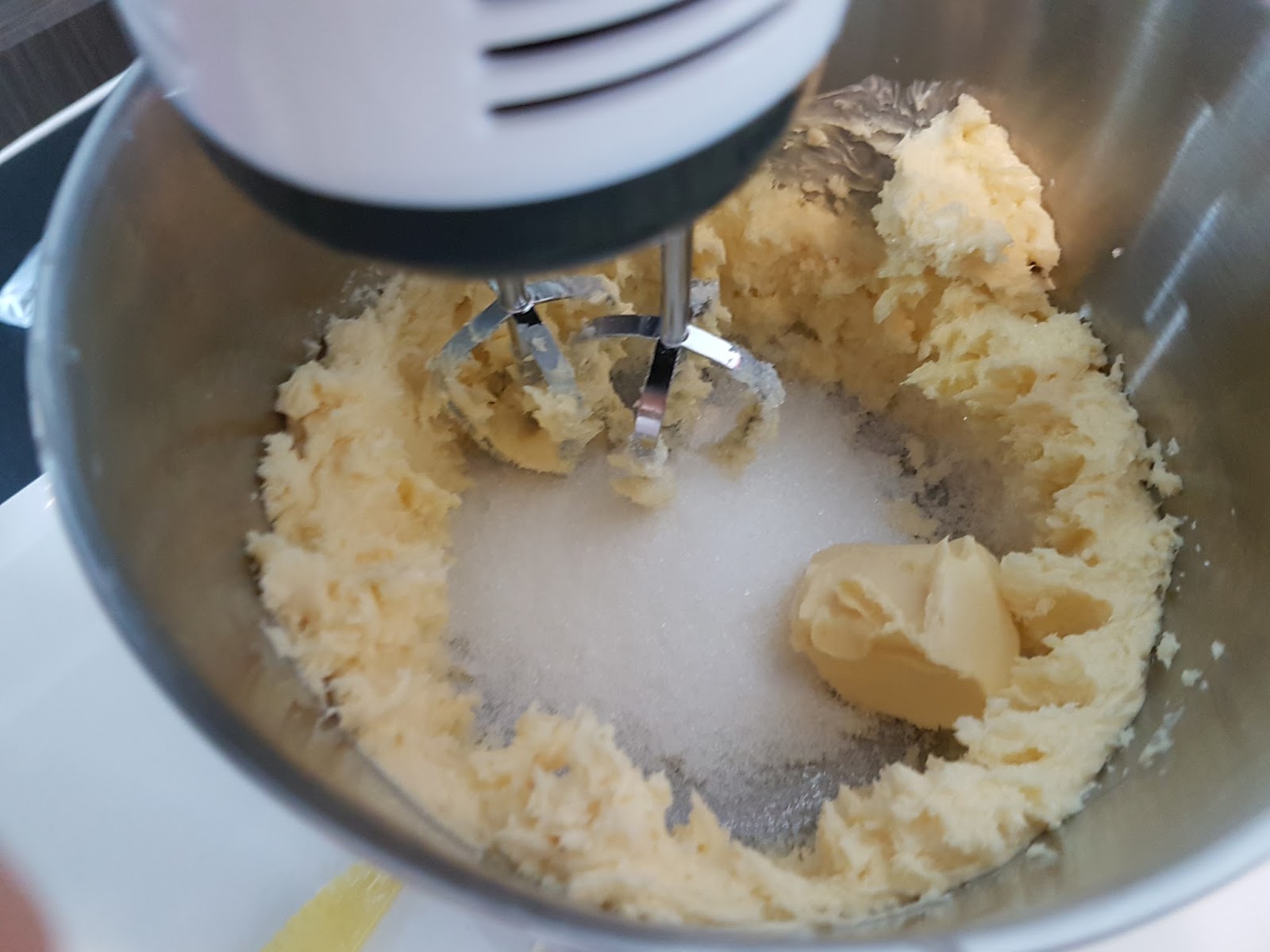 MOIST BANANA CUPCAKE RECIPE R.Y GOH