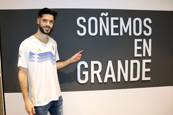 Oficial: Marbella FC, llega cedido Fernando Román