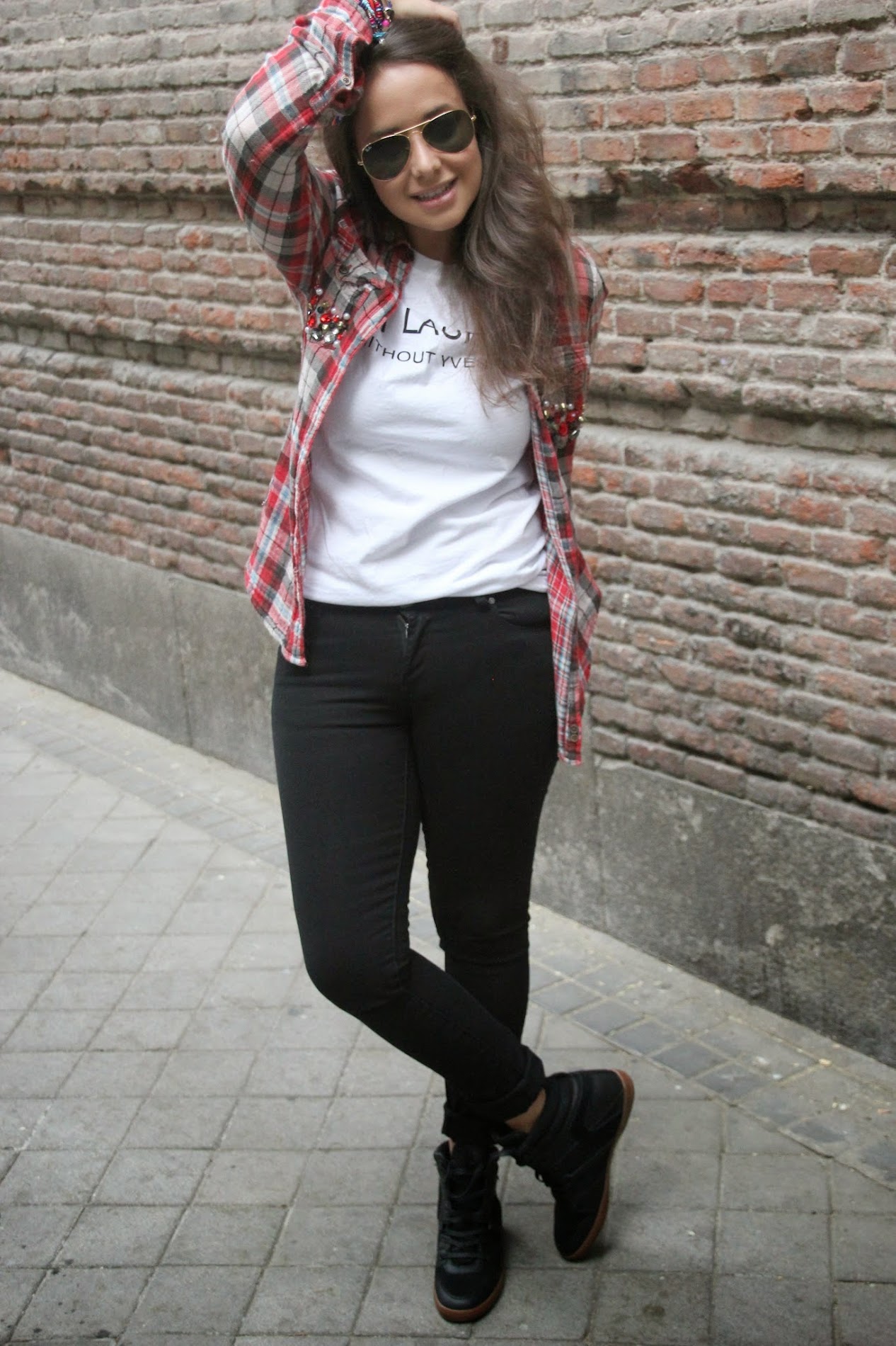 DIY Customiza tu camisa de cuadros con tachuelas y abalorios. Blog diy y costura