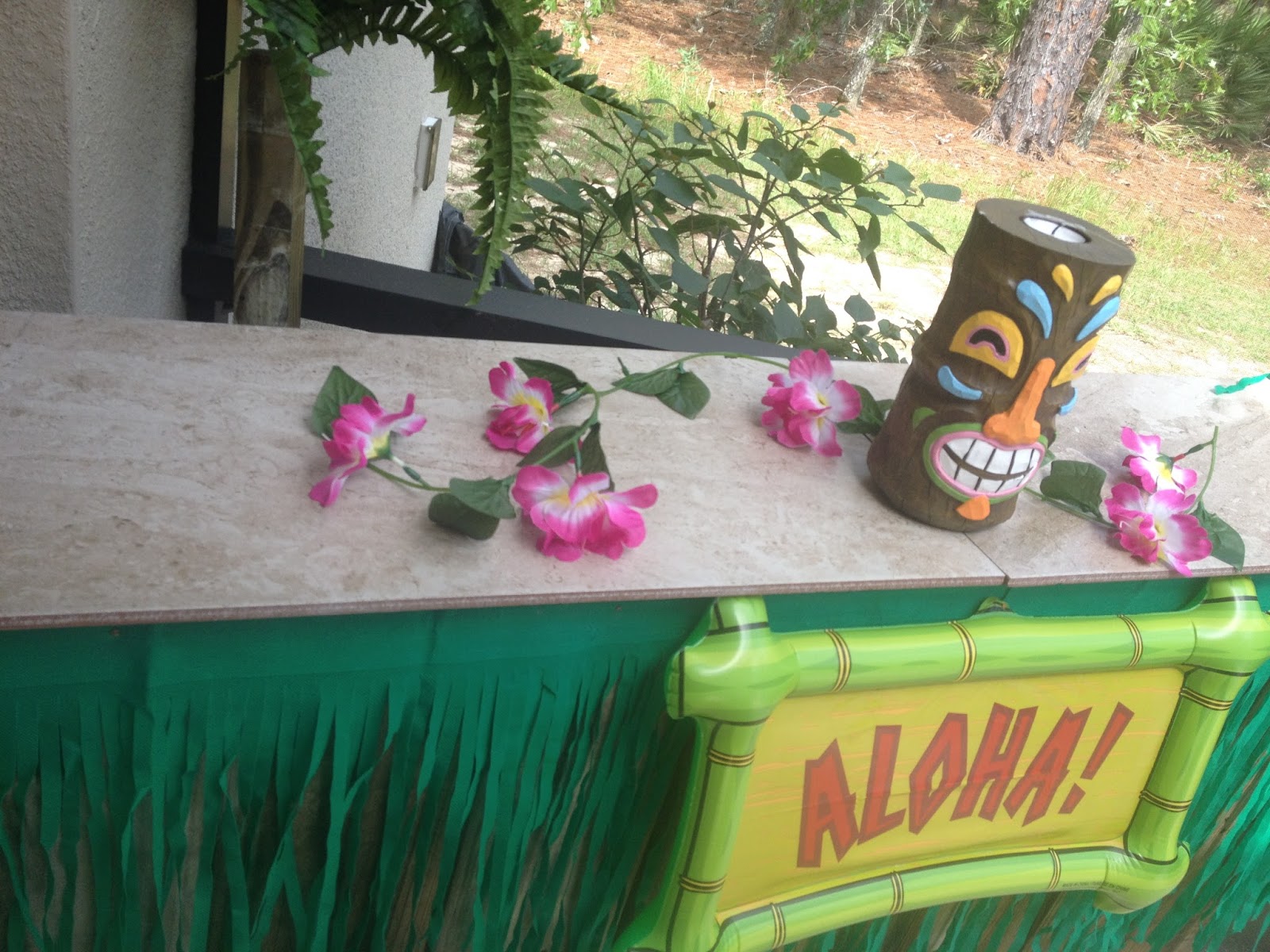 Me and my Big Ideas DIY Tiki Bar with Wood Pallets EASY