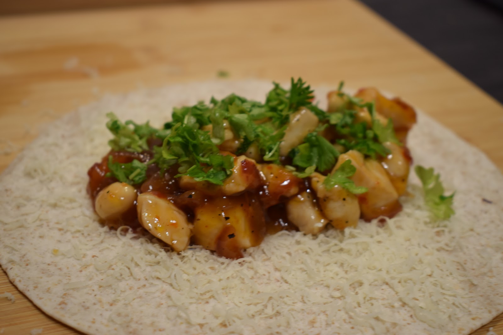 Quesadillas met kip en sweet chili saus Chicken quesadillas with