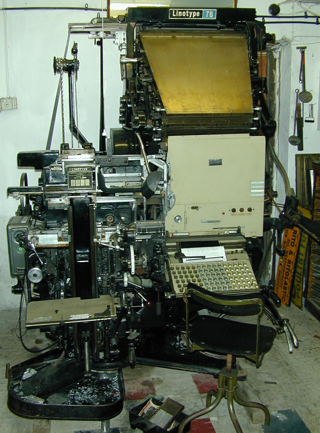 строкоотливная машина линотип. полиграф строкоотливная машина 7 букв. линотипистка в типографии. типографская машина линотип. наборный автомат линотип.