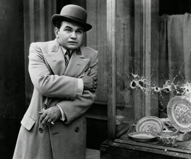 Robert warshow the gangster as tragic hero essay