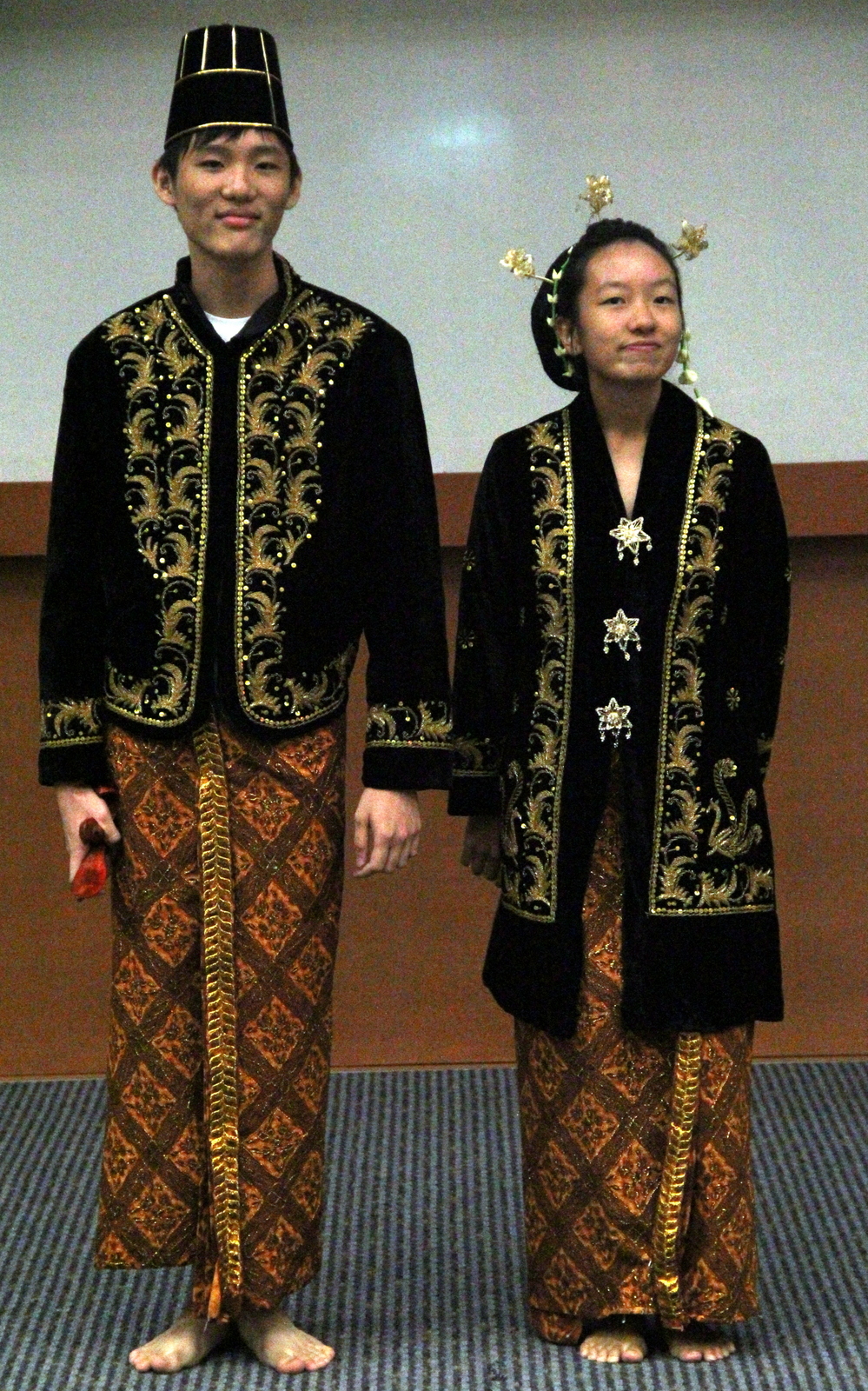 Aku Cinta Indonesia  2012 Traditional Costume 
