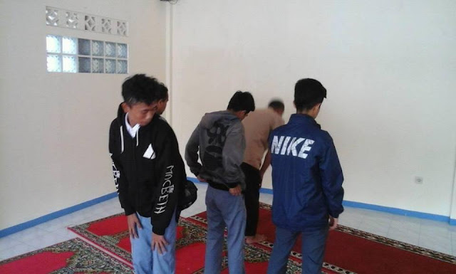 Remaja Alay Kembali Berulah, Lecehkan Shalat Katanya Buat Bercandaan Remaja Alay Kembali Berulah, Lecehkan Shalat Katanya Buat Bercandaan