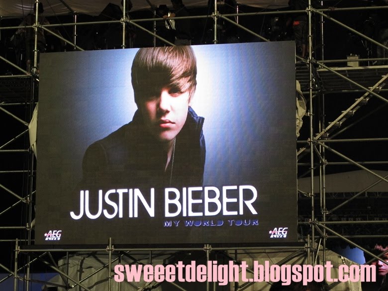 sweeetdelight.: Photo ; Justin Bieber My World Tour 2011