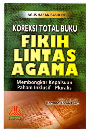 Podyumdagi yalangoch modellarning fotosuratlari