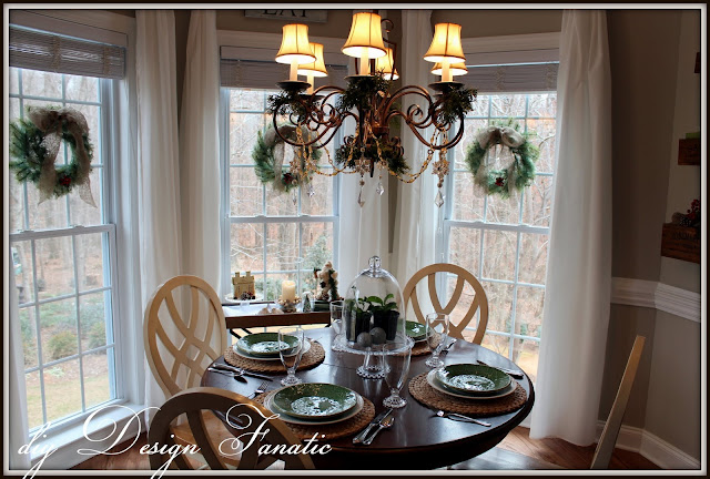 Christmas, Christmas in the breakfast room, Christmas decorating, cottage, cottage style, farmhouse, farmhousestyle, diyDesignFanatic.com