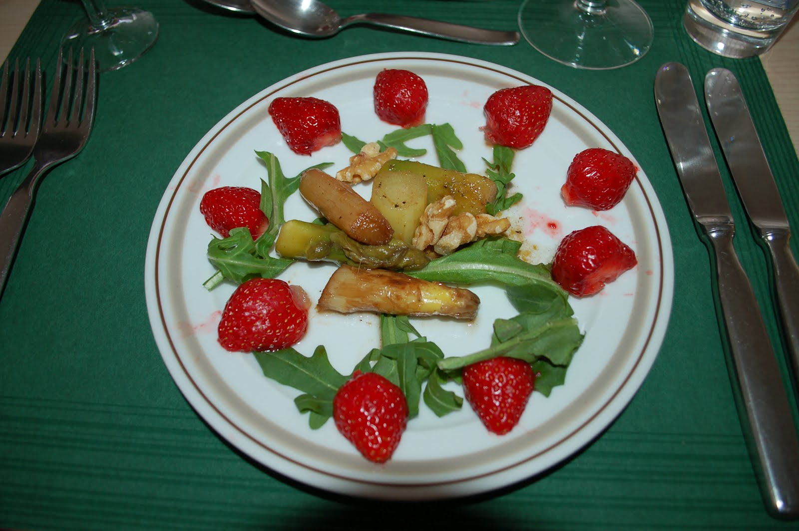 Gourmetprinzessin: Vorspeise: Salat mit Spargel und Erdbeeren