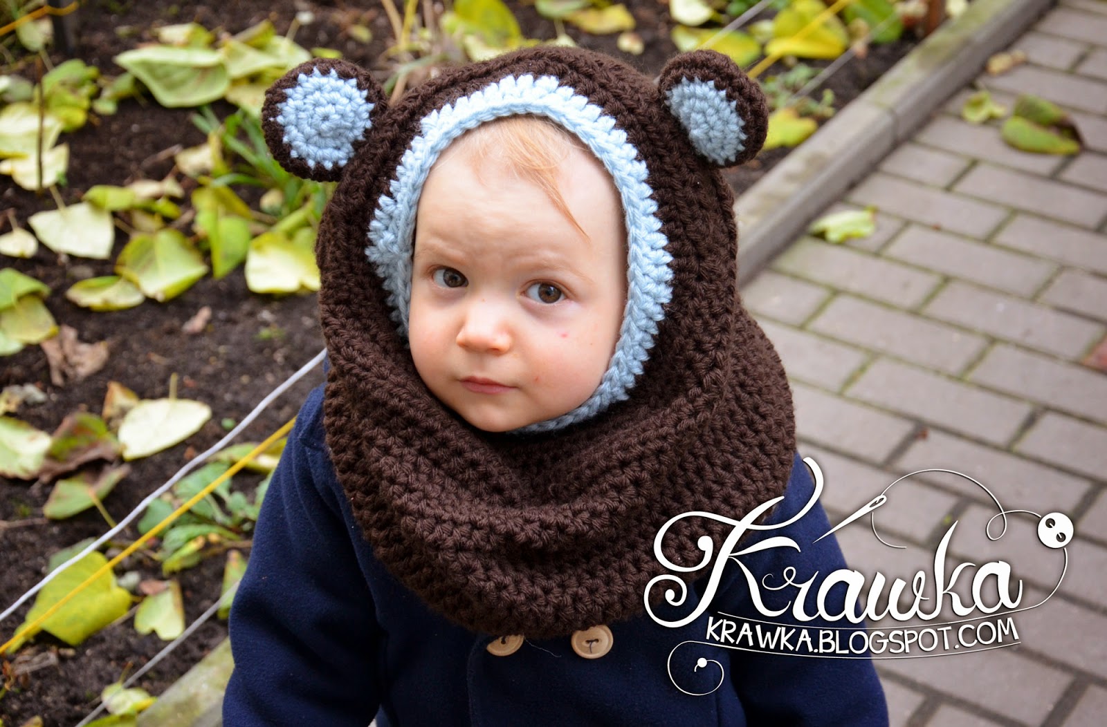 Krawka: Little bear - hooded cowl free crochet pattern. Brown bear with light blue ears, sooo cute and easy to make.