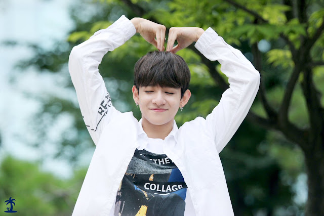 Kim samuel mini fan meeting