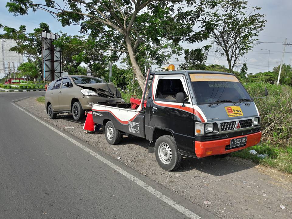 Majuraya Derek 0812 3000 3366 Harga Jasa Derek Mobil Surabaya Majuraya Towing Surabaya 0812 3000 3366