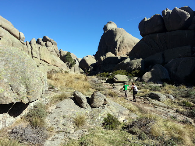 El Yelmo con niños. La Pedriza. Parque Nacional de Guadarrama.