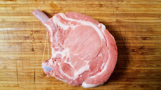 Ficeller la côte de veau.