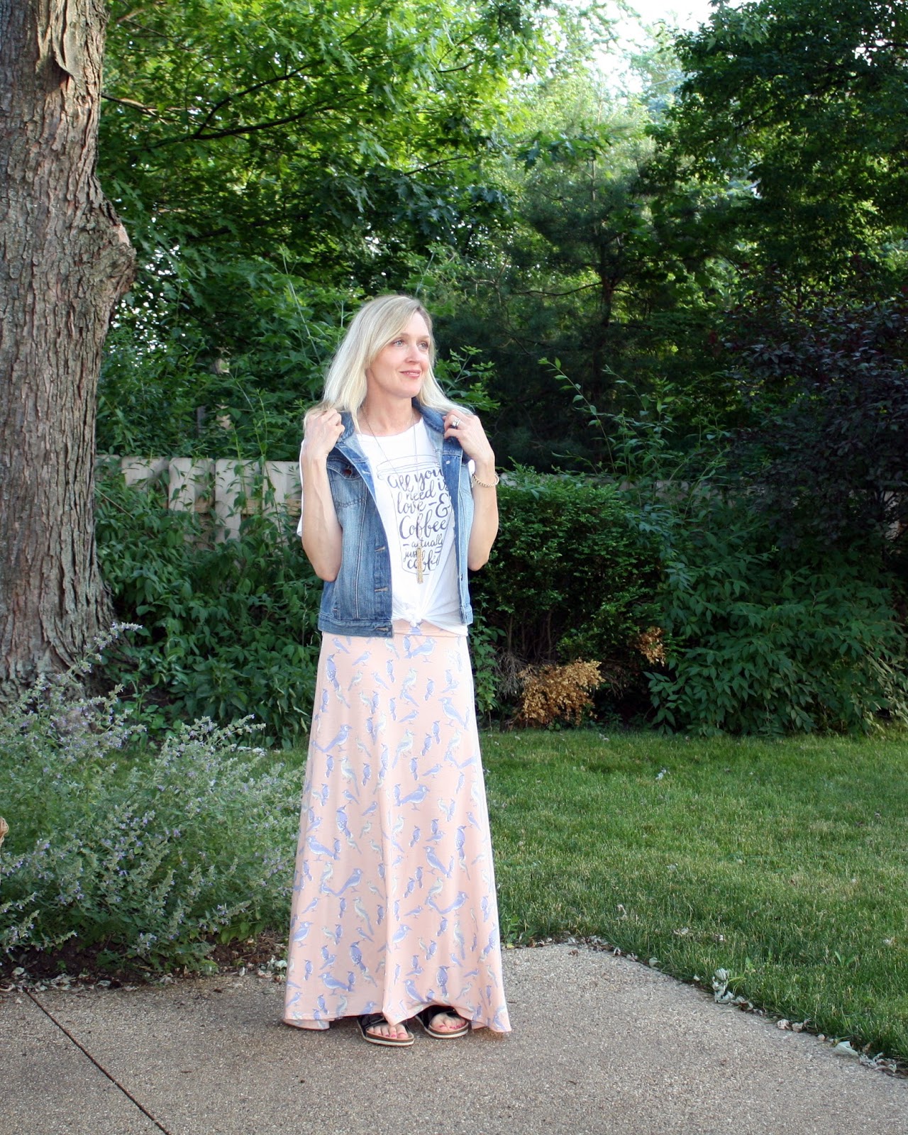 how to wear a maxi skirt without looking frumpy