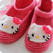 Zapatos de bebé "Hello Kitty" a Crochet Zapatos de bebé "Hello Kitty" a Crochet