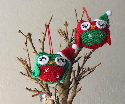 Búhos amigurumi navideños