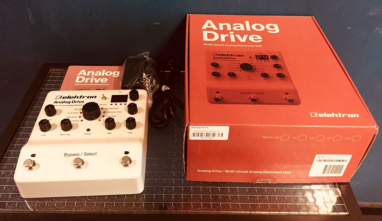 注目のブランド Drive elektron Analog Drive. Distortion fuzz