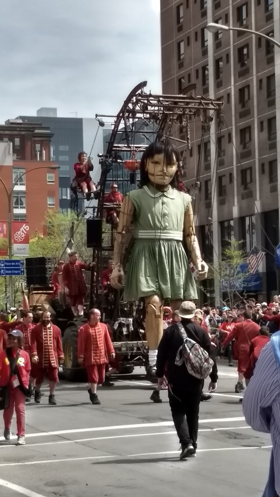 Giant Puppets Help Celebrate Montreal's 375th Birthday!