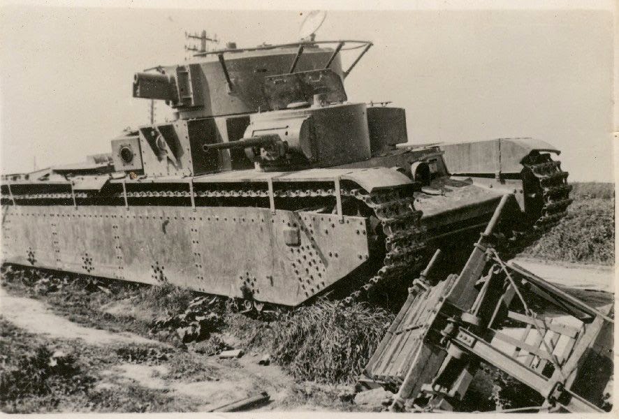 Т 35 м 10. Т-35 танк. Т-35 танк внутри. Т-35а 1937. Т-35 подбитый.