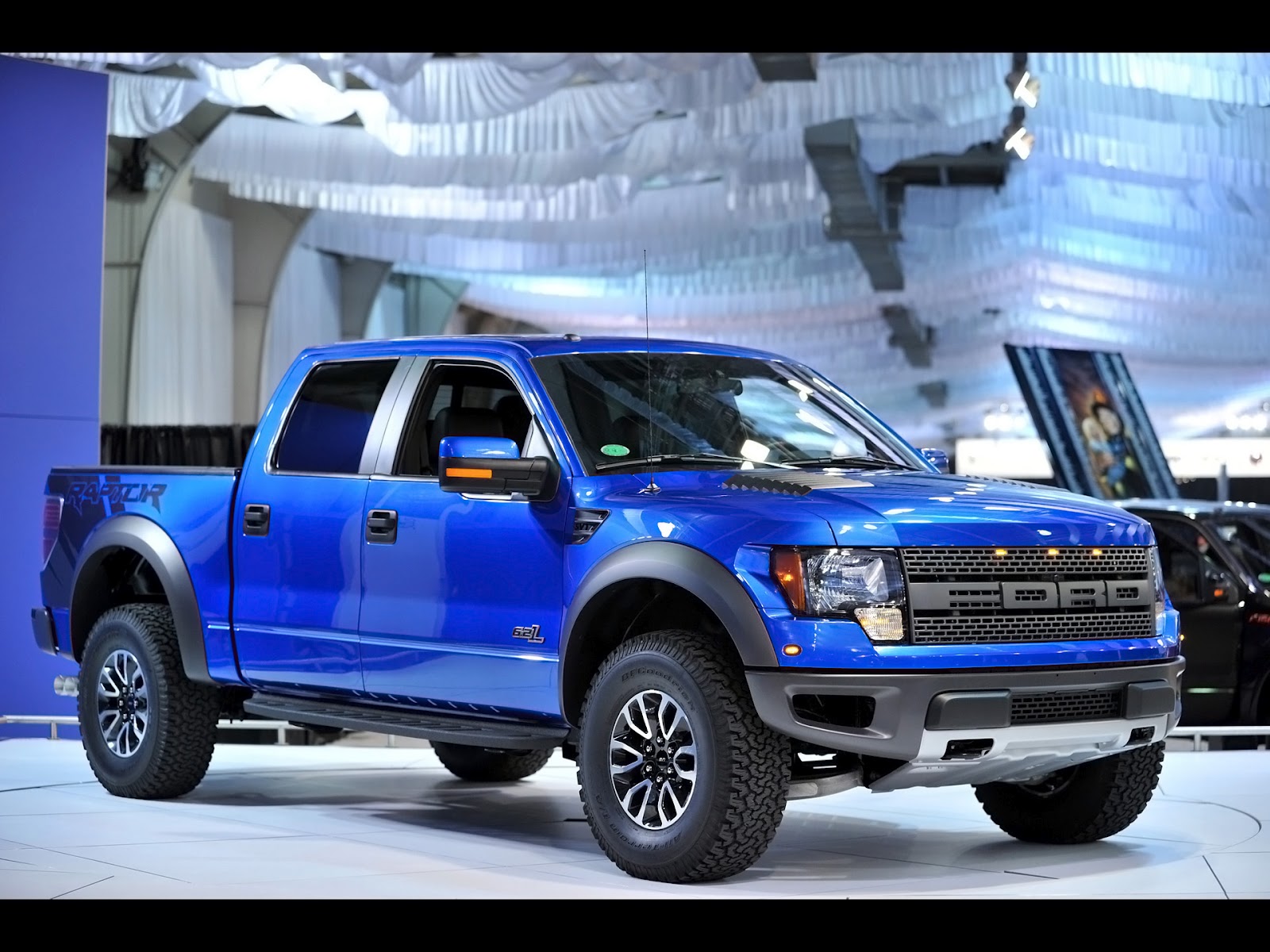 Car News & Car Pictures: 2012 Ford F-150 SVT Raptor