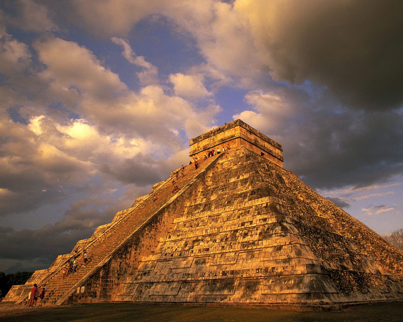 http://2.bp.blogspot.com/-dnCW5sWIqM4/TsUJG1bchRI/AAAAAAAAFCY/yYlLdes8iq8/s1600/Ancient-Mayan-Ruins-Chichen-Itza-Mexico.jpg