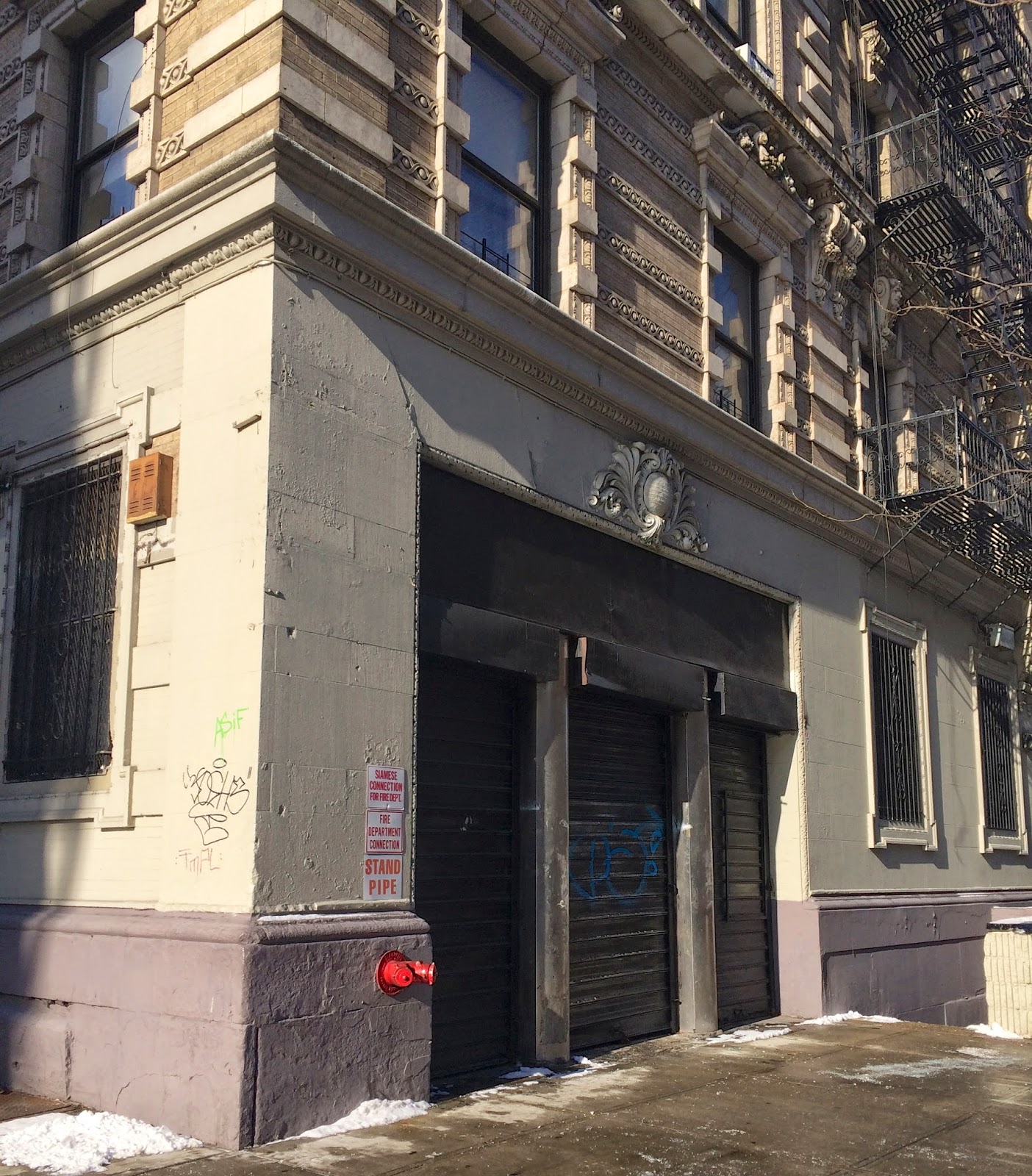 H A R L E M + B E S P O K E SHOP VACANT ON MANHATTAN AVENUE