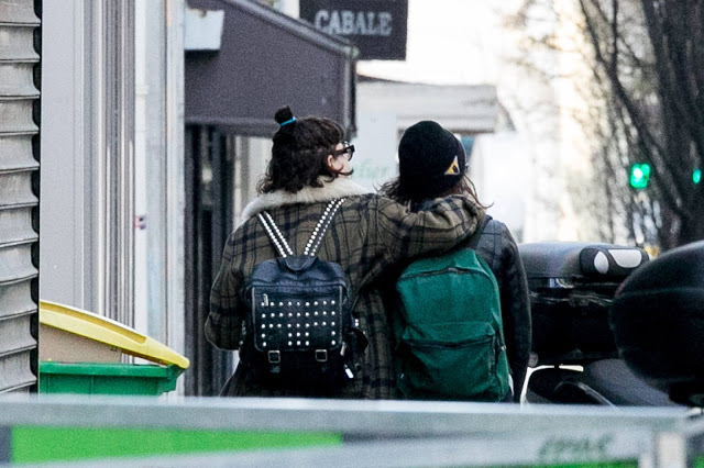 Kristen Stewart was spotted kissing another woman! Is she a lesbian? Kristen Stewart was spotted kissing another woman! Is she a lesbian?