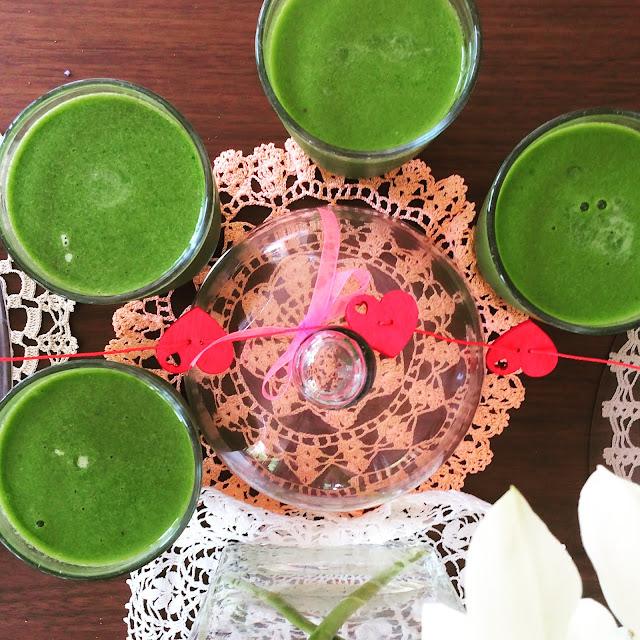 Vegan Recipes Kale, spinach, banana, mango, and coconut water smoothie