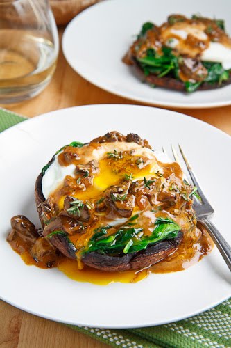 Roasted Portobello Mushroom with Poached Egg in a Creamy Mushroom Sauce Roasted Portobello Mushroom with Poached Egg in a Creamy Mushroom Sauce