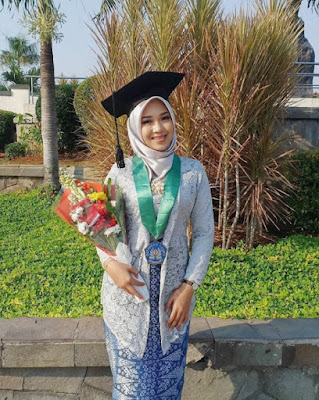 Gambar model hijab wisuda wajah bulat terbaru Gambar model hijab wisuda wajah bulat terbaru