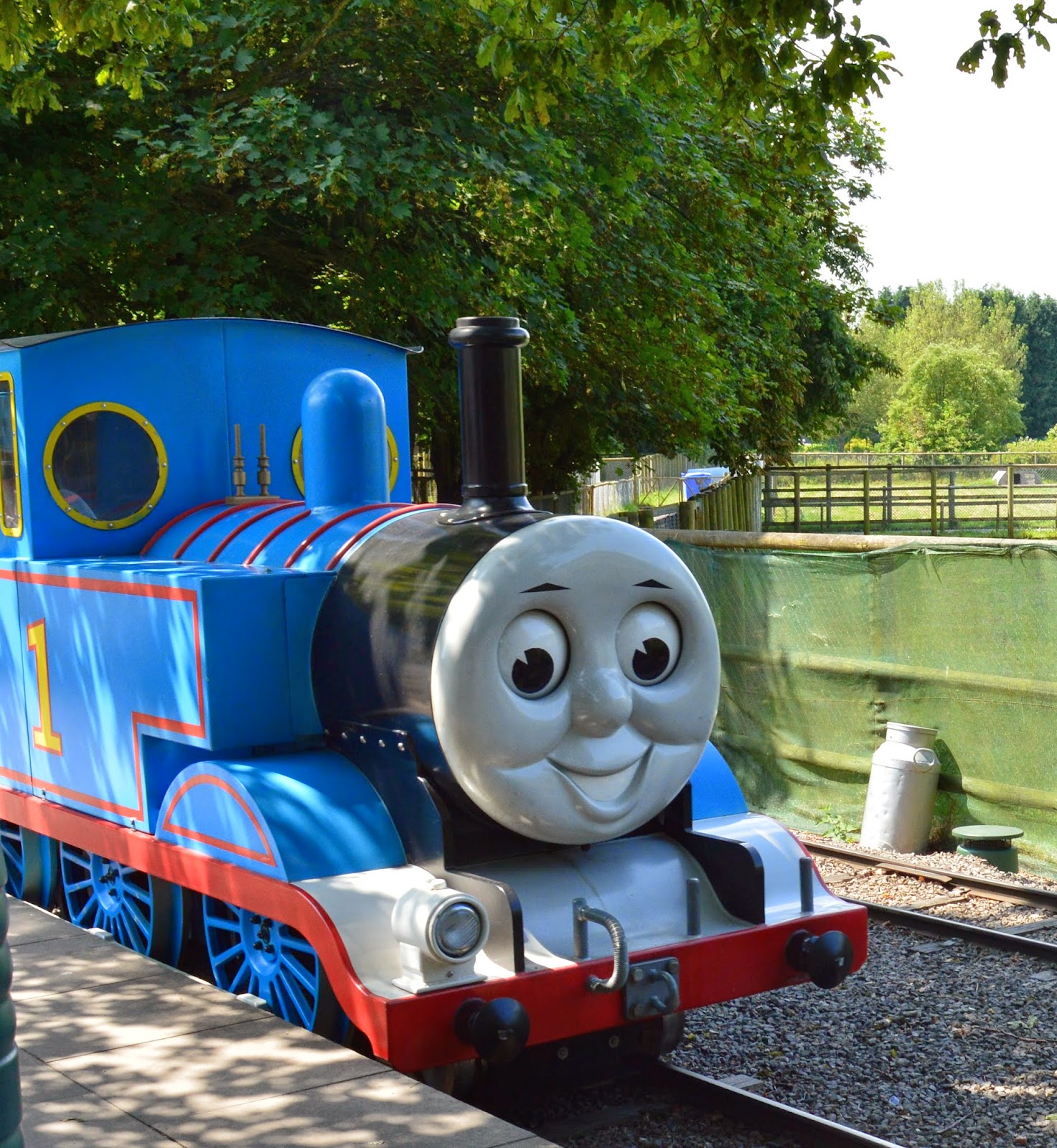 thomas the tank engine drayton manor