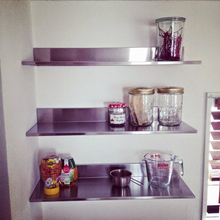 DIY キッチンの壁にIKEAの棚