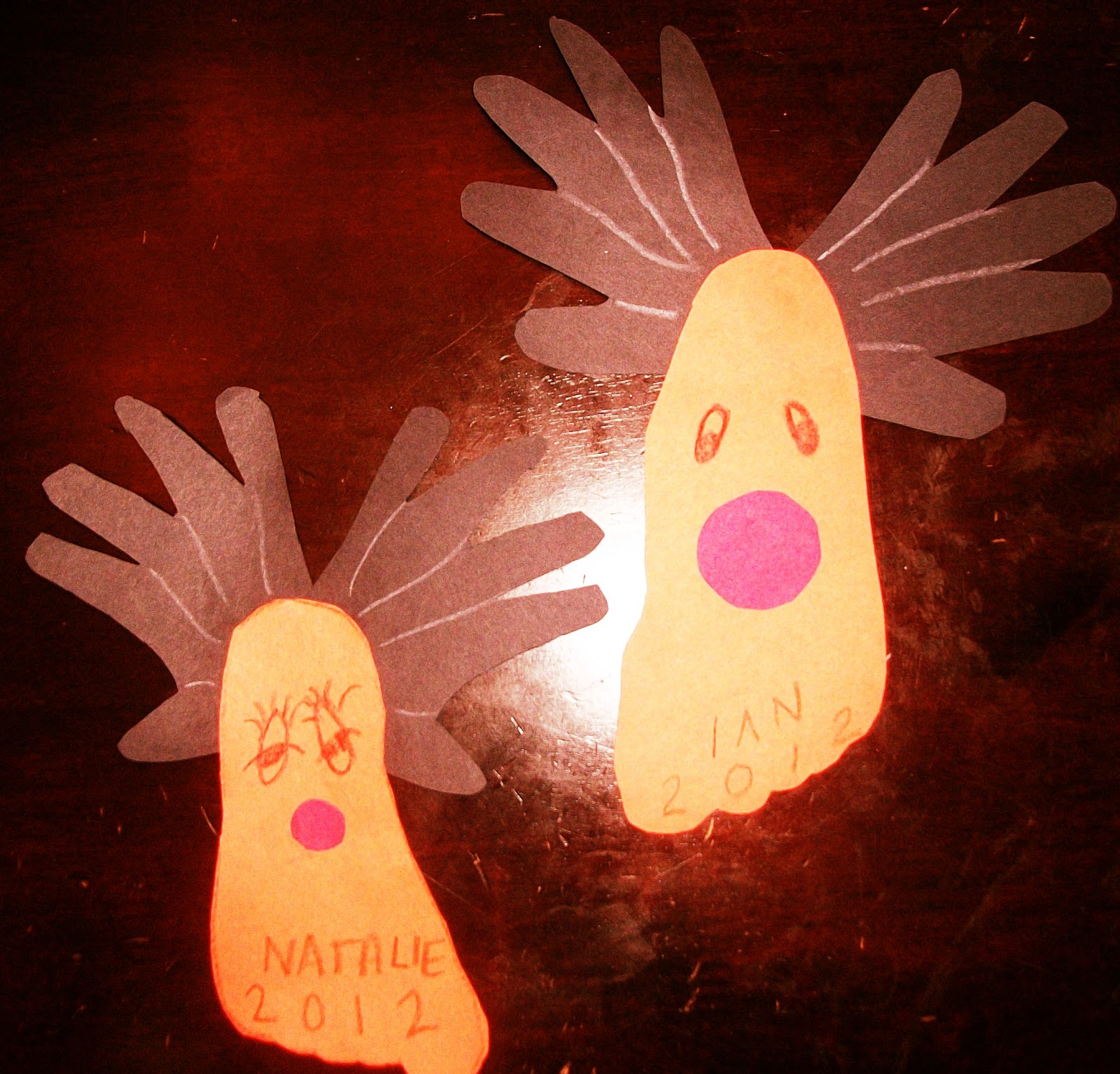 Busy, Young, Single Mom Sanity: Construction Paper Christmas Crafts