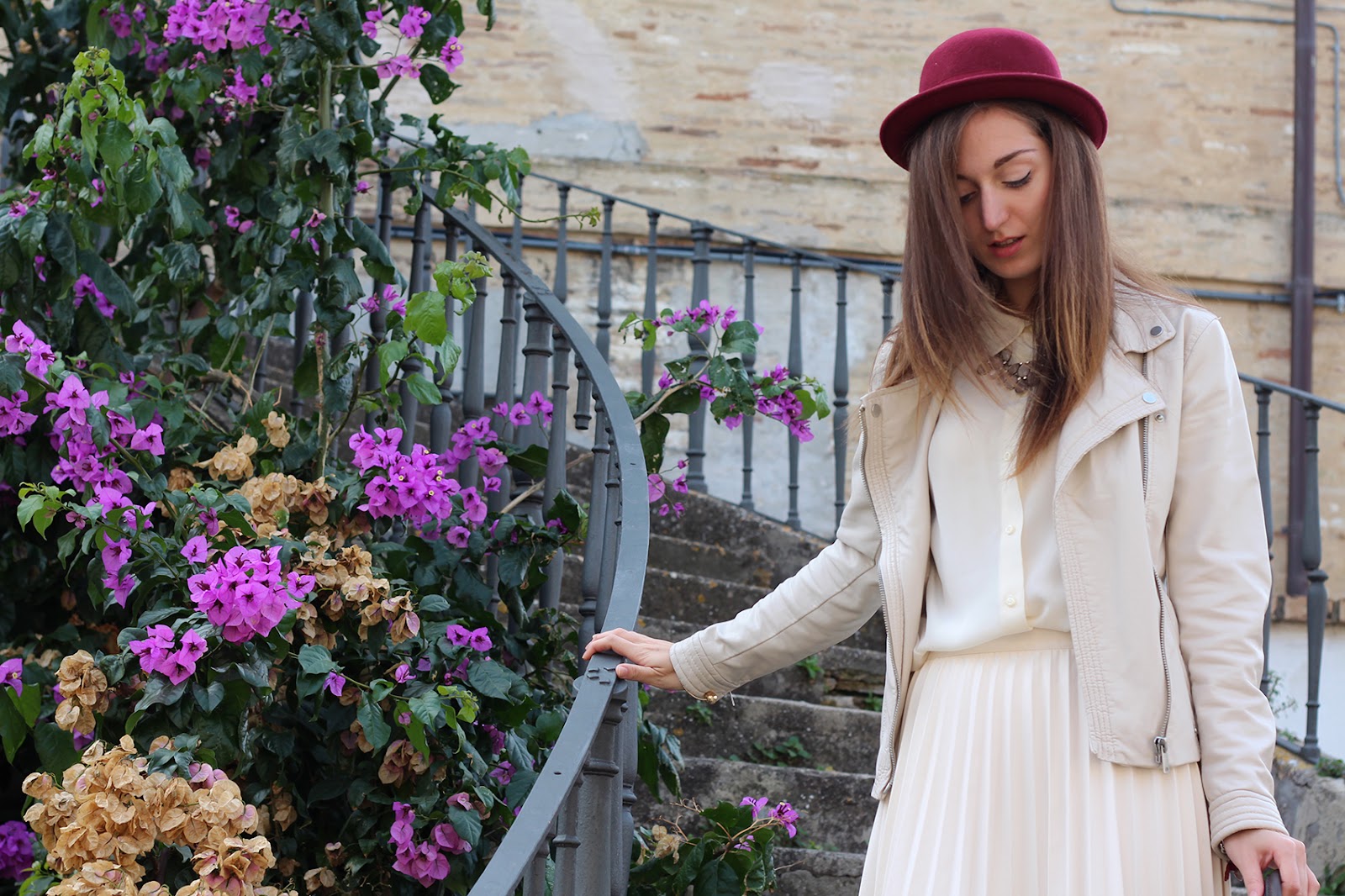 outfit ootd italian fashion blogger cream burgundy zara bijou brigitte plissé skirt jacket leather hat hells shoes