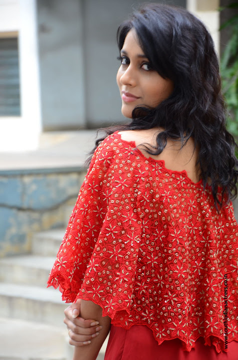 Rashmi Gautam at Next Nuvve Movie Trailer Launch