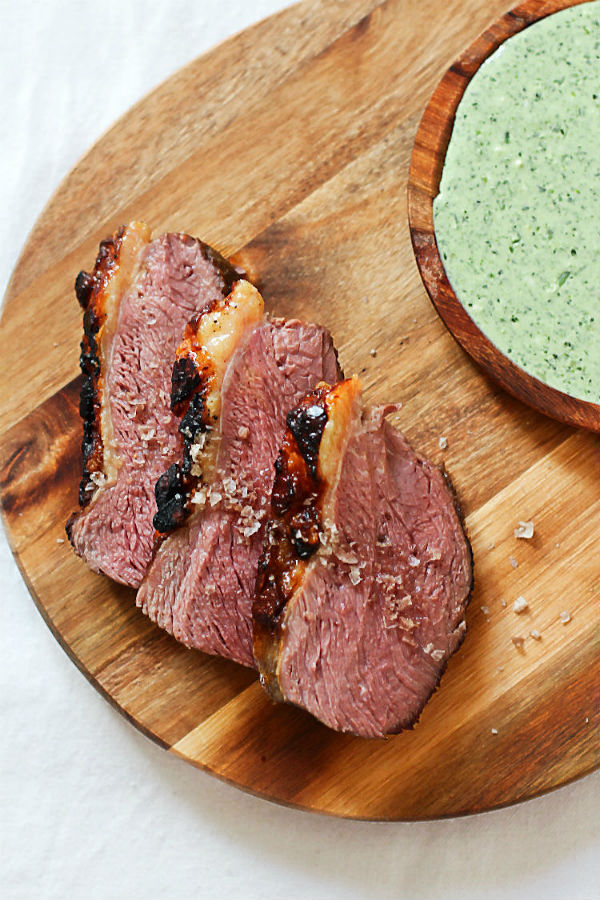 Picanha (brasilianischer Tafelspitz mit Fettdeckel), sous vide gegart, gebraten in der Eisenpfanne, mit grüner Soße | Arthurs Tochter kocht. Der Blog für Food, Wine, Travel & Love #picanha #tafelspitz #sous_vide #rezept #garpunkt #garzeit #sous_vide_temperatur #tabelle #wasserbad #thermomix #pfanne #braten #backofen #kalt #grillen #brasilien #südamerika Picanha (brasilianischer Tafelspitz mit Fettdeckel), sous vide gegart, gebraten in der Eisenpfanne, mit grüner Soße | Arthurs Tochter kocht. Der Blog für Food, Wine, Travel & Love #picanha #tafelspitz #sous_vide #rezept #garpunkt #garzeit #sous_vide_temperatur #tabelle #wasserbad #thermomix #pfanne #braten #backofen #kalt #grillen #brasilien #südamerika