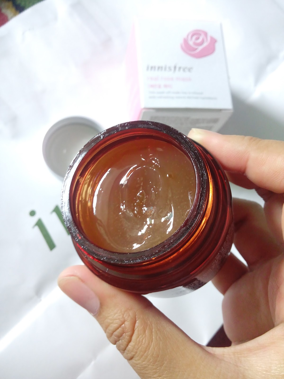 A M A L I A G I T A . Innisfree Real Rose Mask Washoff