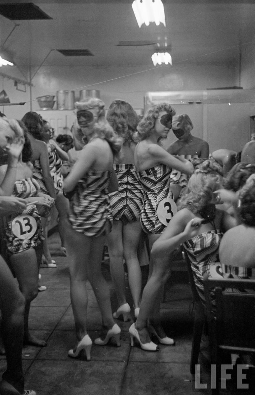 Pictures From a Beautiful Legs Competition in Los Angeles, 1949