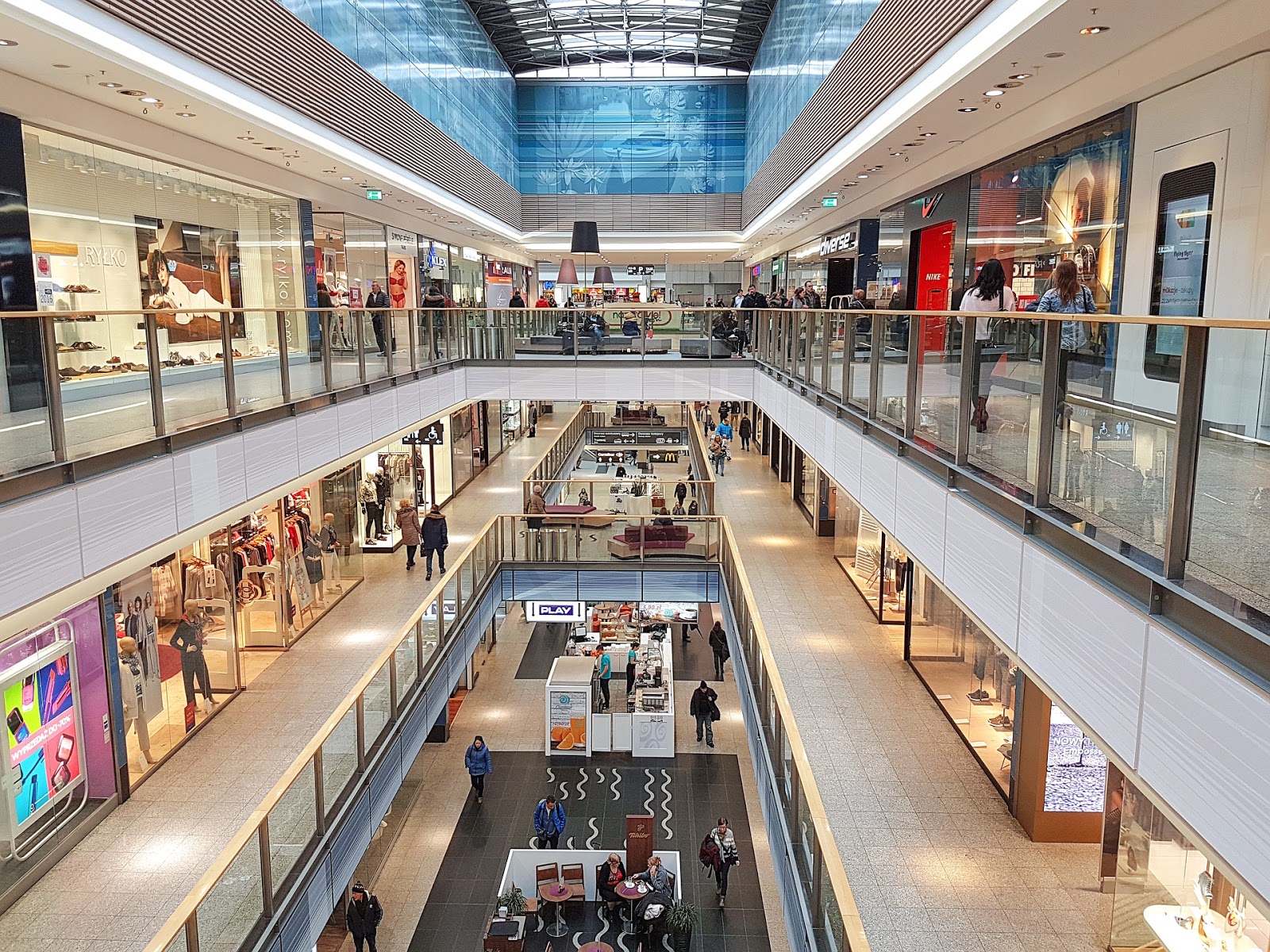 advantages disadvantages shopping malls