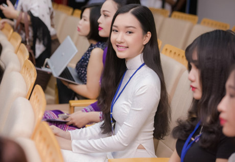 Gặp lại nữ sinh áo dài nổi tiếng nhất xứ Huế tại Hoa hậu Việt Nam 2016 - Ảnh 5 Gap lai nu sinh ao dai noi tieng nhat xu Hue tai Hoa hau Viet Nam 2016 - Anh 5