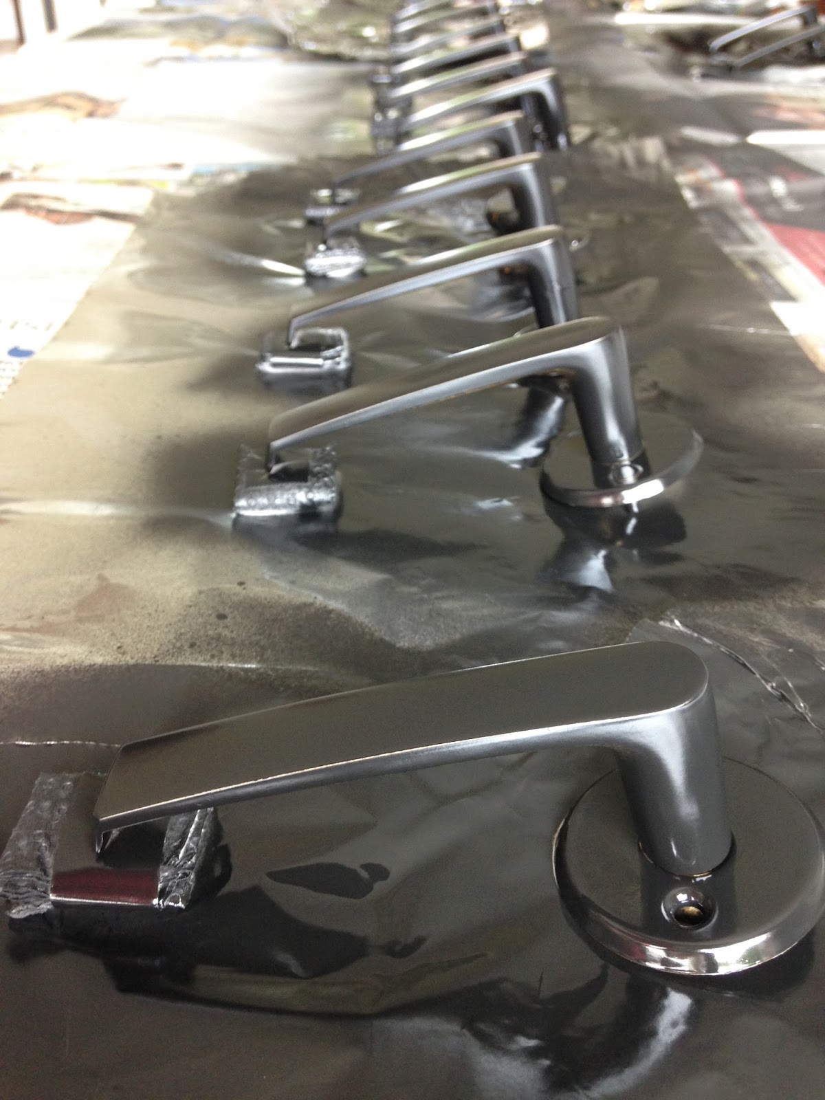 Spray Painting Interior Door handles Maison Jen