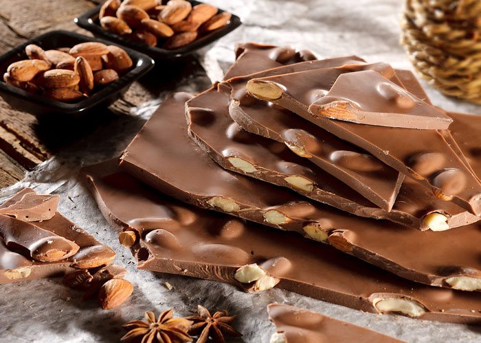 Dünde Kalan Bademli Çikolata