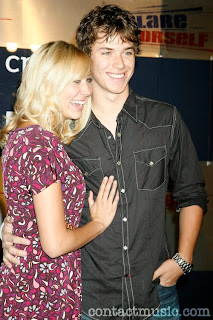 SURYA DUA BELAS: Jeremy Sumpter and Girlfriend