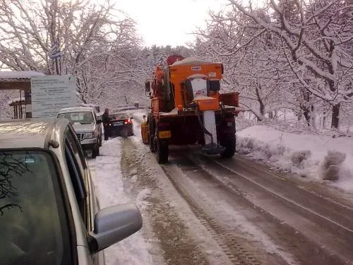 Σοβαρά προβλήματα στην Εύβοια από την επέλαση του χιονιά!