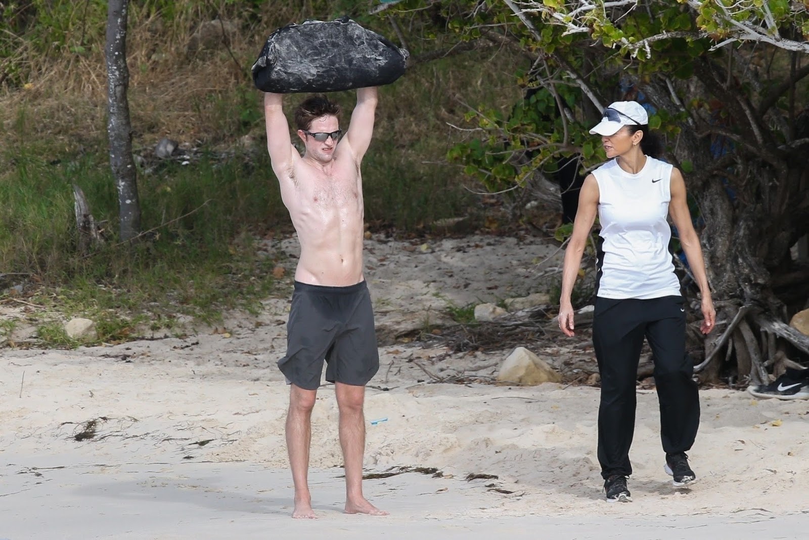 Роберт паттинсон на пляже
