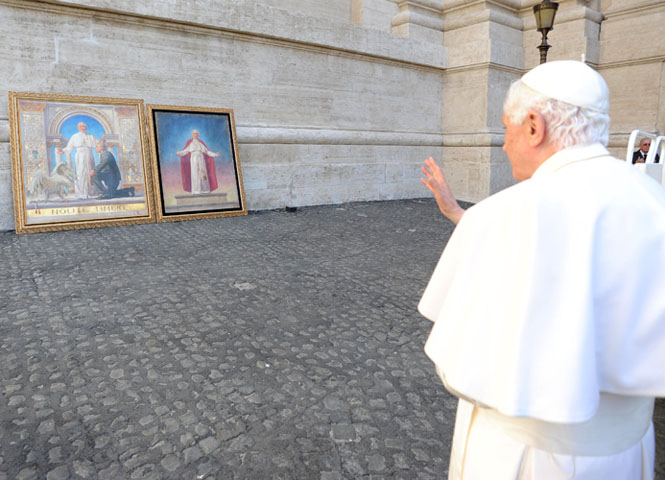 His Holiness Pope Benedict XVI blessing Tomasz Rut's paintings entering St. Peter's Cathedral to become part of the Vatican Collection