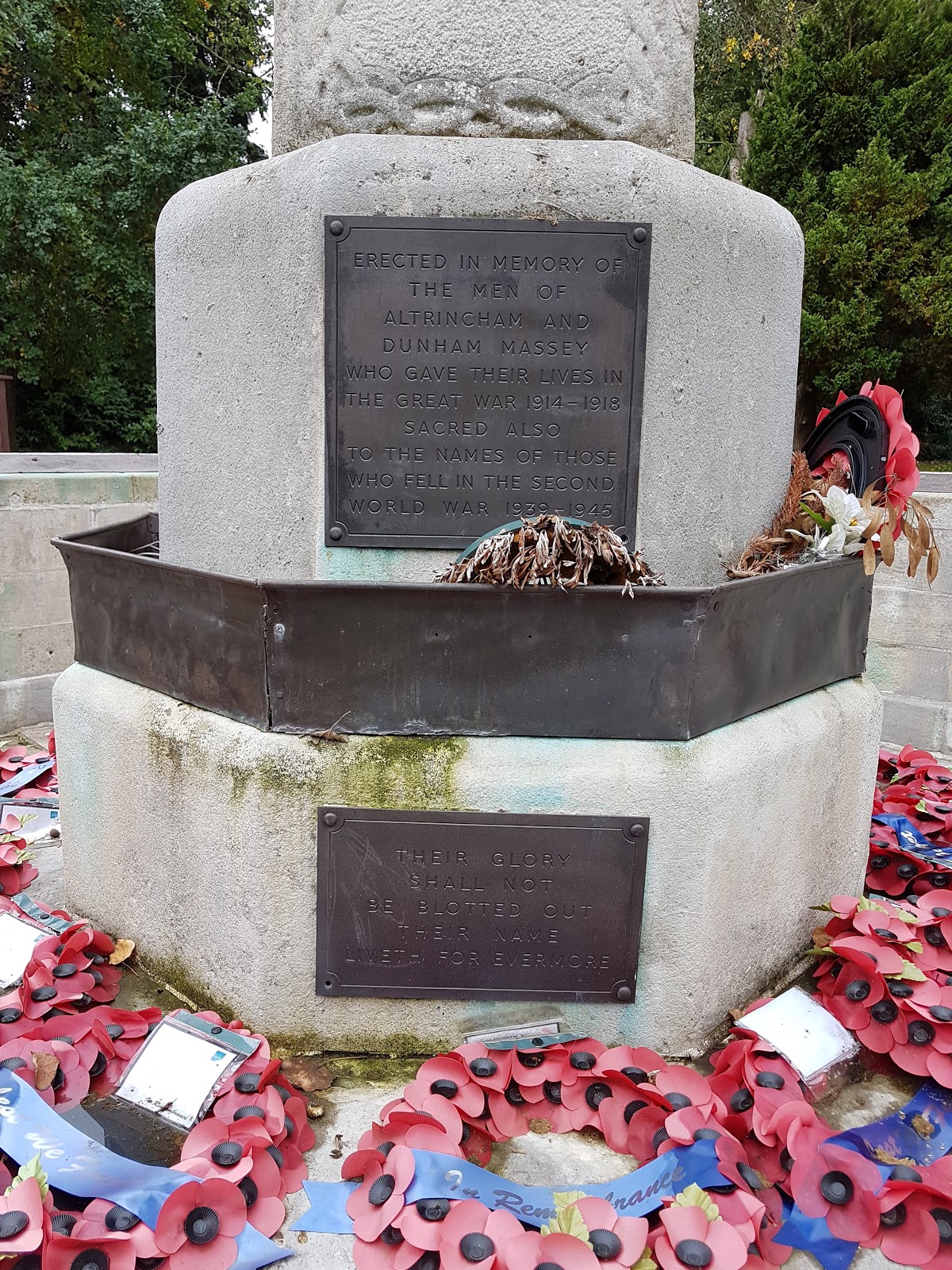 War Graves and Memorials: Altrincham & Dunham Massey War Memorial